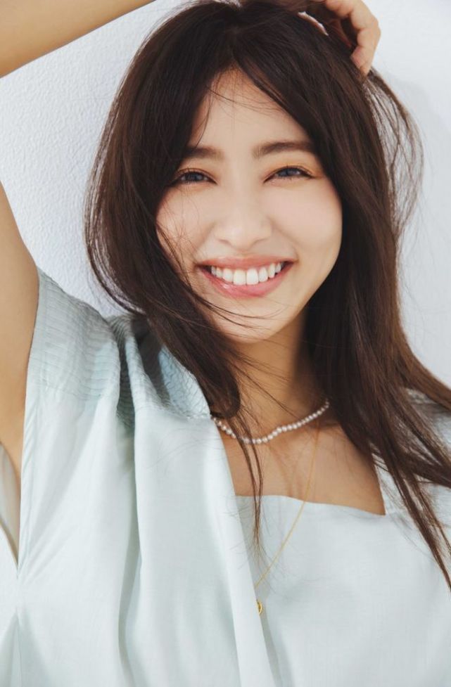 底妆斑驳卡粉不服帖是什么原因,底妆怎么画才会服帖不卡粉斑驳