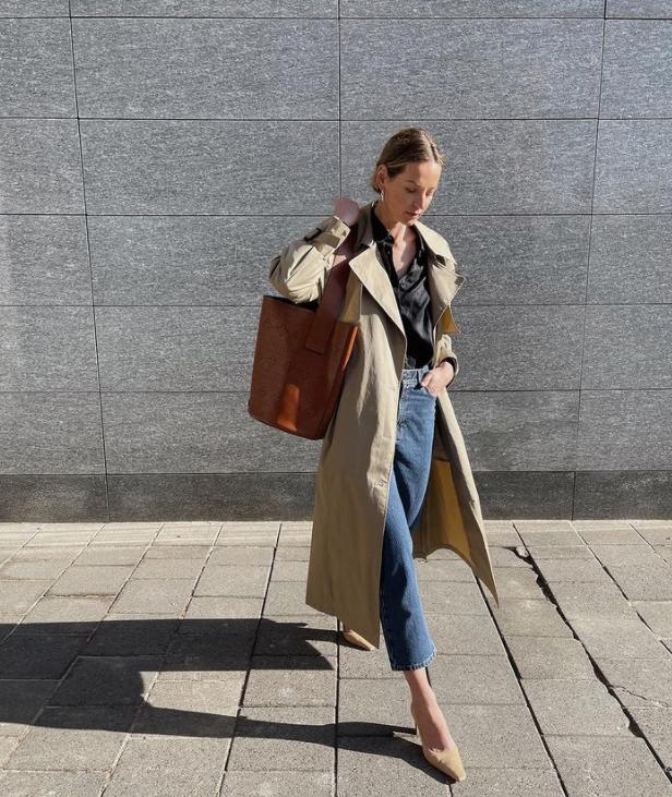 黑色衬衫最新穿搭,衬衫穿在毛衣外面