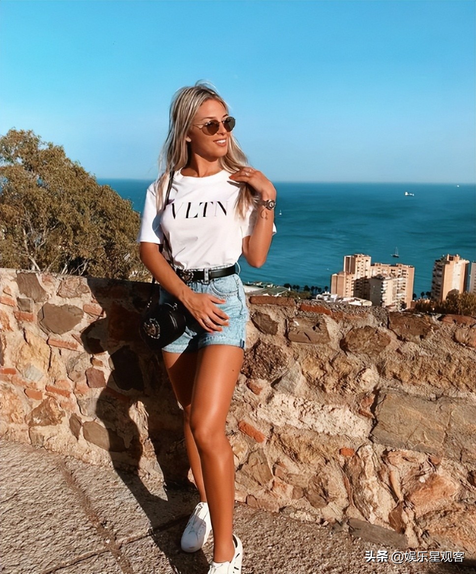 梅西妻子一家照片,梅西妻子最漂亮的照片