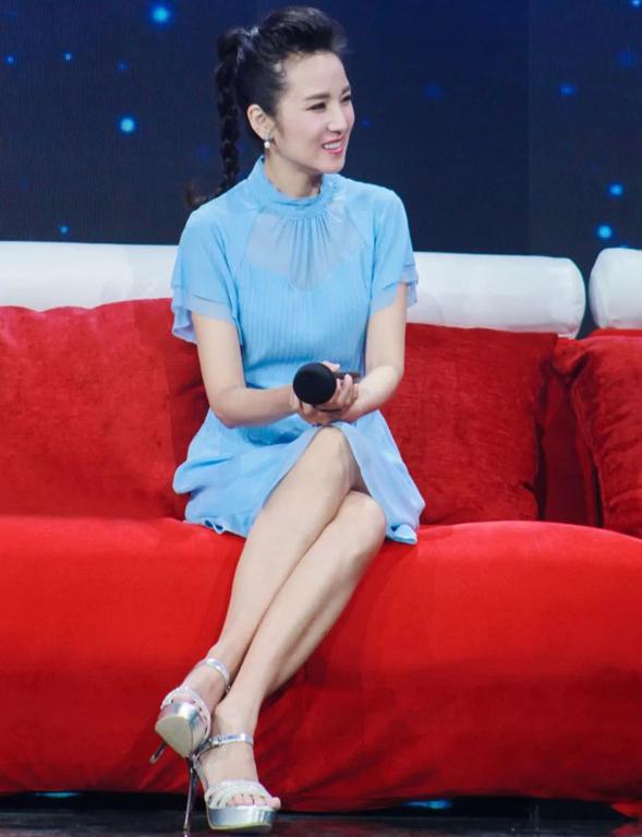 主持人管彤41岁嫁普通丈夫,著名主持人管彤结婚了吗