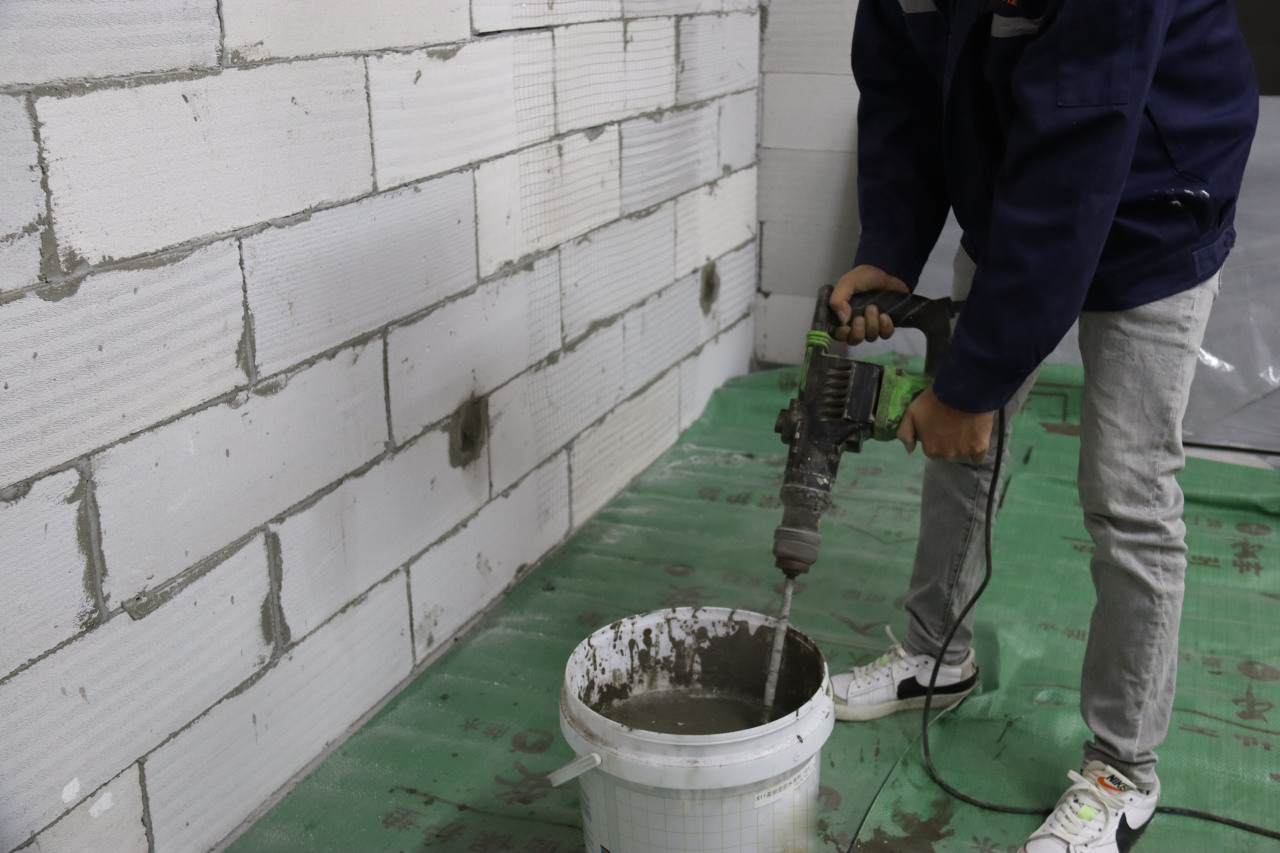 大板瓷砖的上墙铺贴方法视频,75x150瓷砖上墙如何铺贴更好看