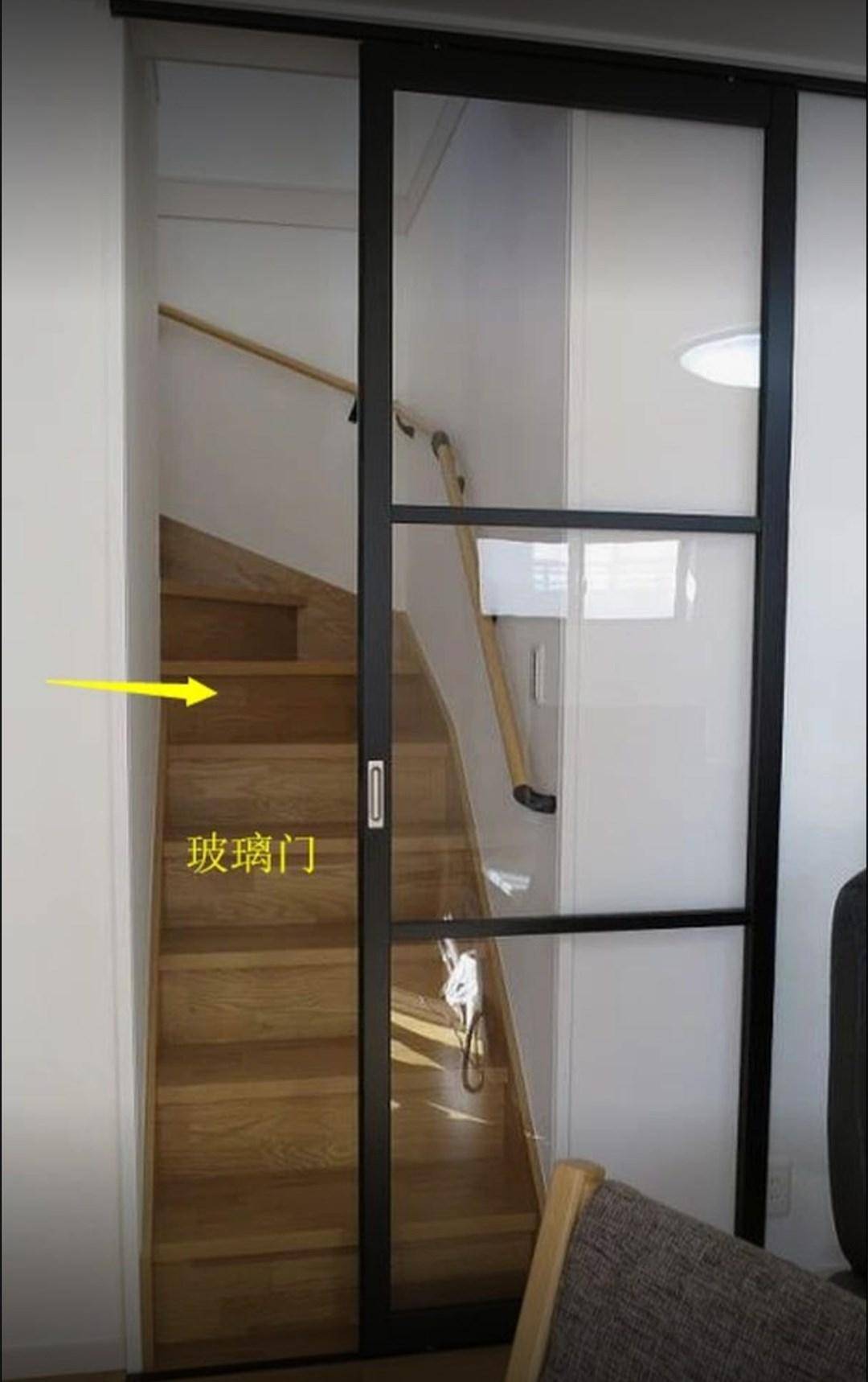 阁楼楼梯口封闭帘子,室内楼梯口怎么遮挡美观不跑热气