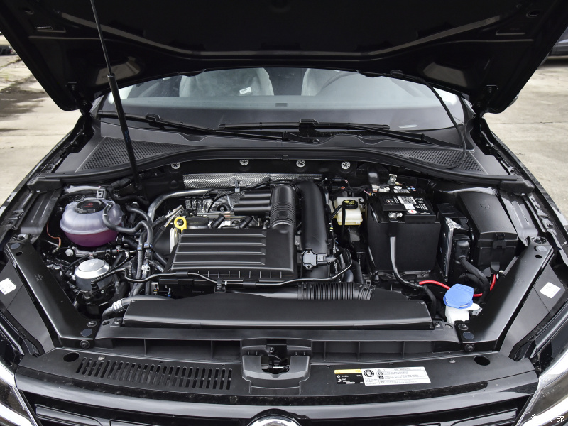 95后小伙买新车,15年凌渡280自动优缺点