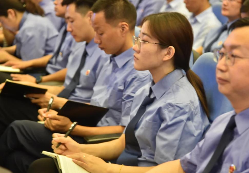 走人才引进和考事业编哪个更好,人才引进的事业编和正常的一样吗