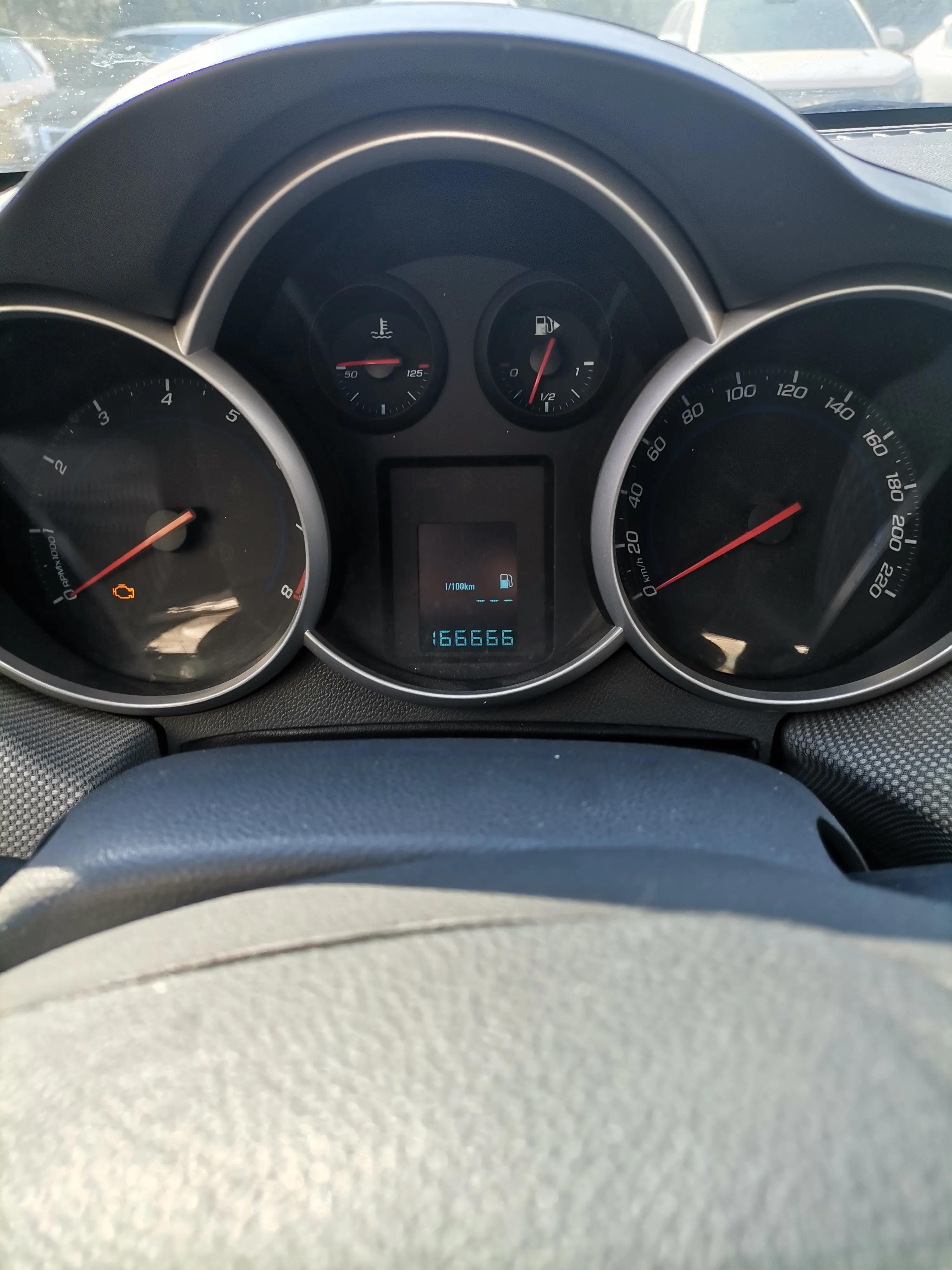 12年雪佛兰科鲁兹使用手册,12年雪佛兰科鲁兹银灰色