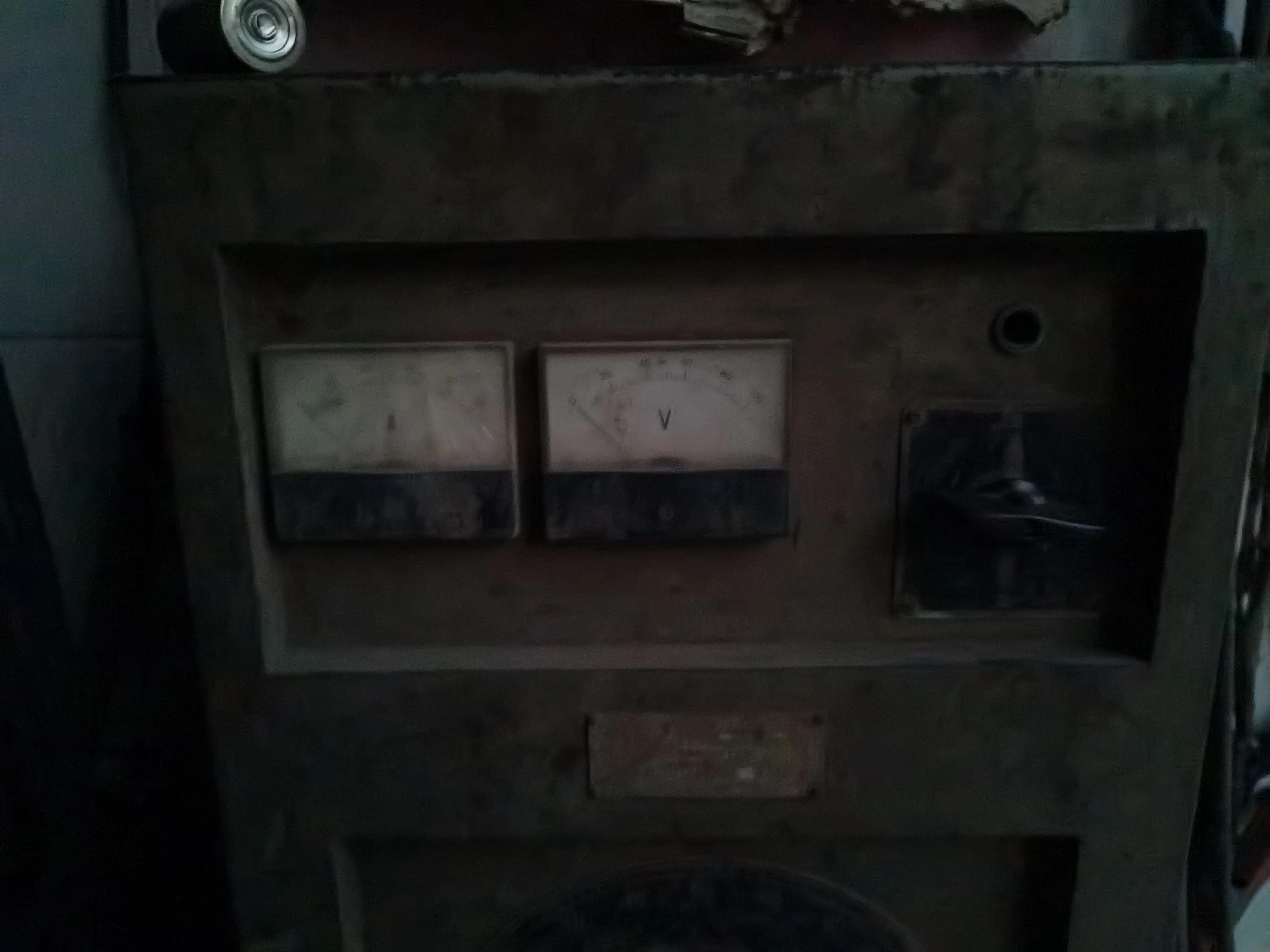 摩托车一挂挡就熄火怎么回事,摩托车电瓶充电方法图解