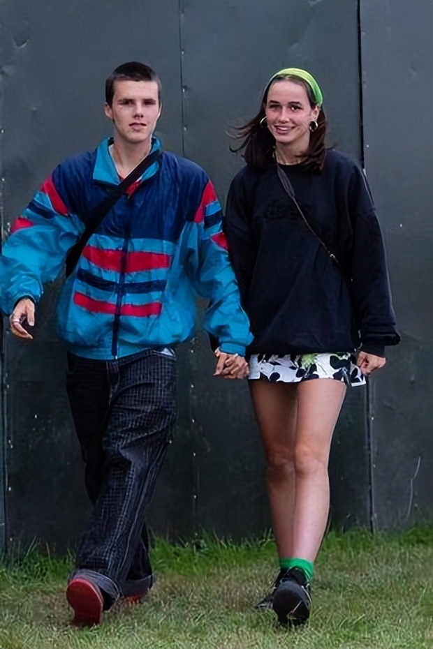 囧三带女友与家人度假，大布继续蜜月旅，只有刚失恋的RORO在苦练