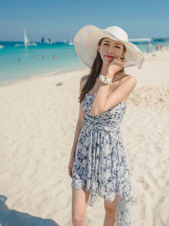 海边沙滩碎花吊带连衣裙美女,沙滩美女碎花长裙