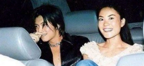 谢霆锋王菲超甜互动机场合体,谢霆锋王菲甜蜜牵手张柏芝