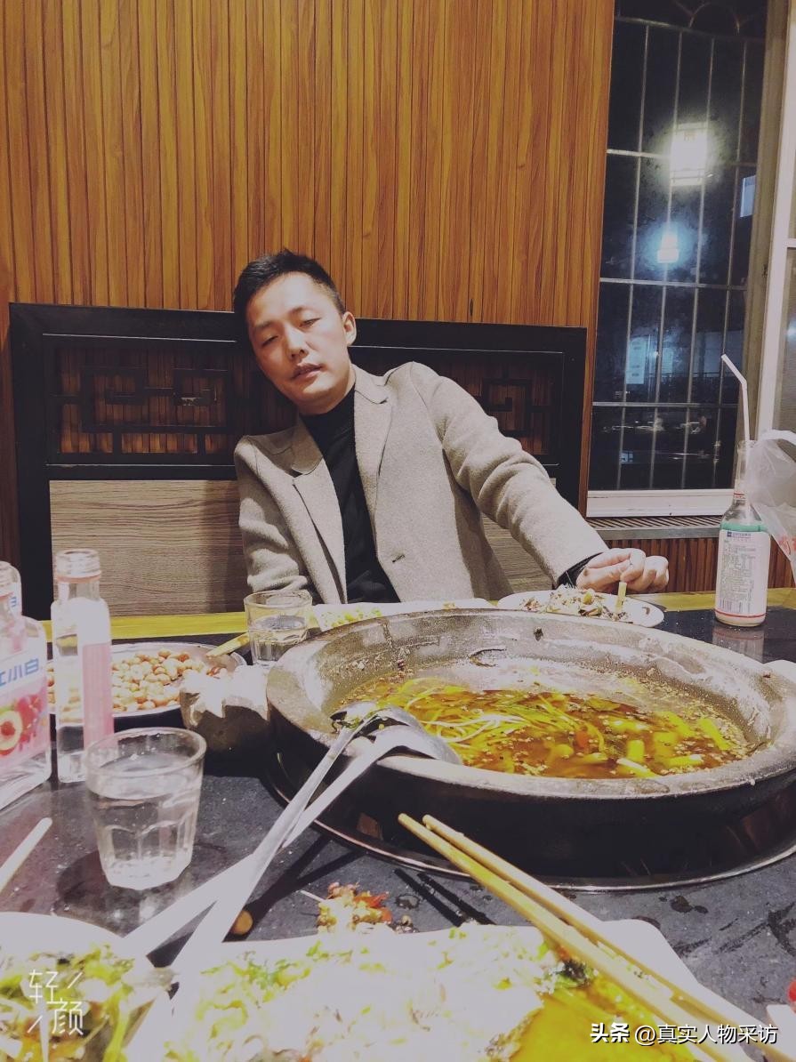 40岁养鸡一年能赚多少钱,养鸡1万只鸡一年赚50万