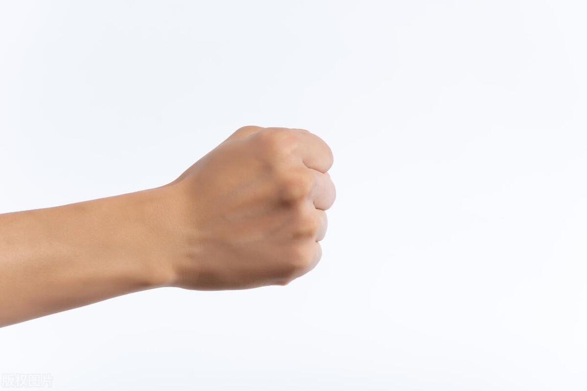 有的人手上青筋明显有的人看不到,手臂青筋爆出是什么的表现