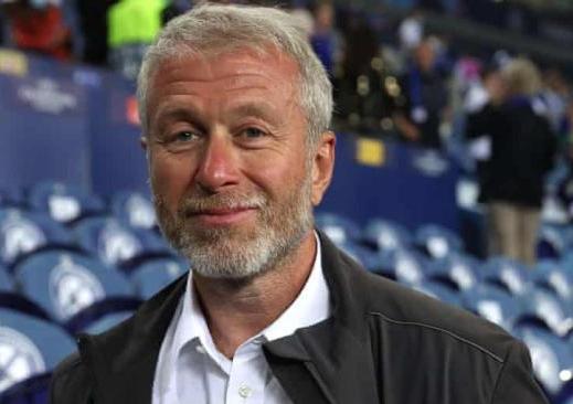 应该谴责而不是赞美，英媒呼吁蓝军球迷攻击阿布，想体面离开都难