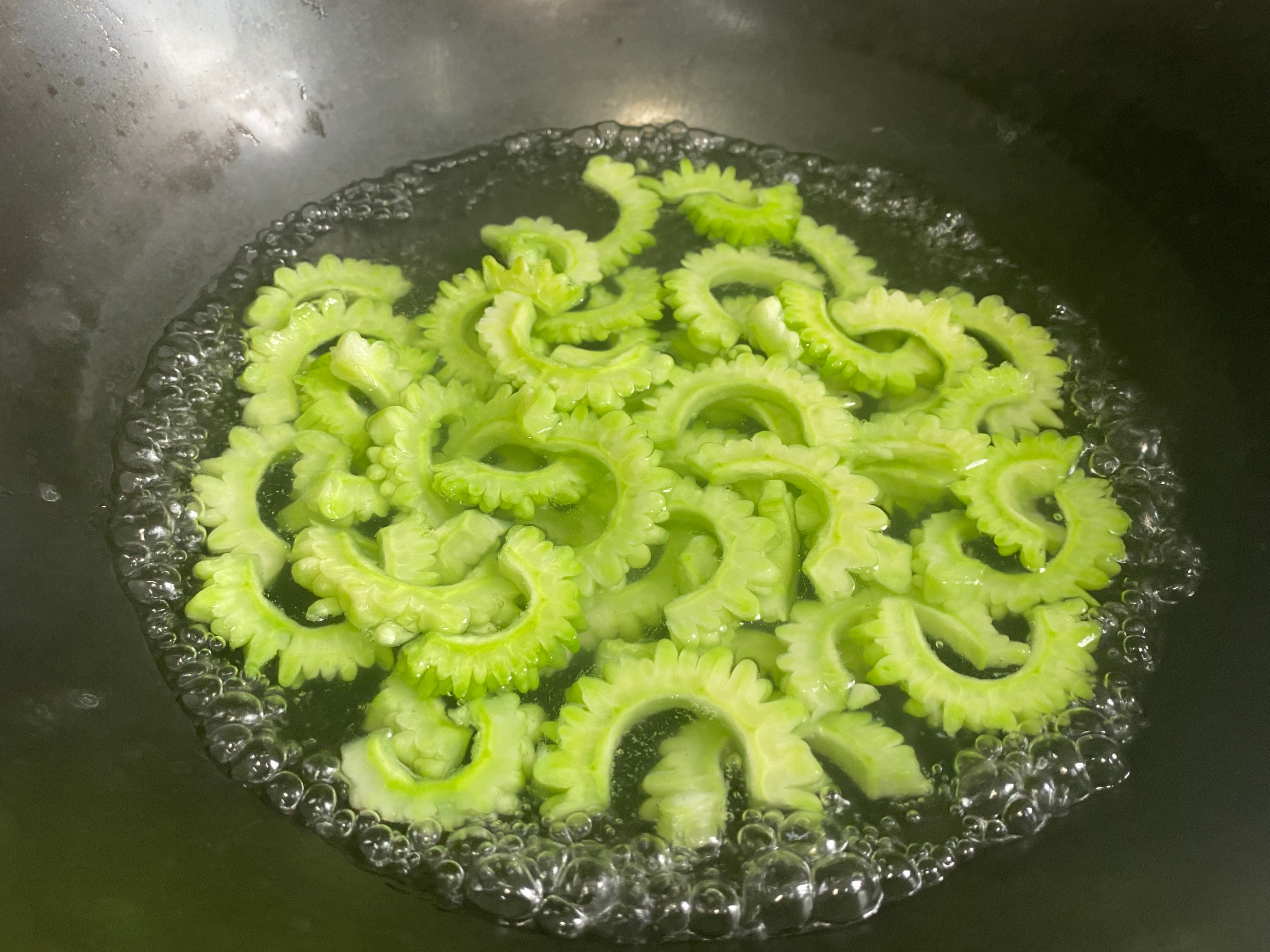 喝牛奶真的可以补骨钙,中老年人都需要补钙吗