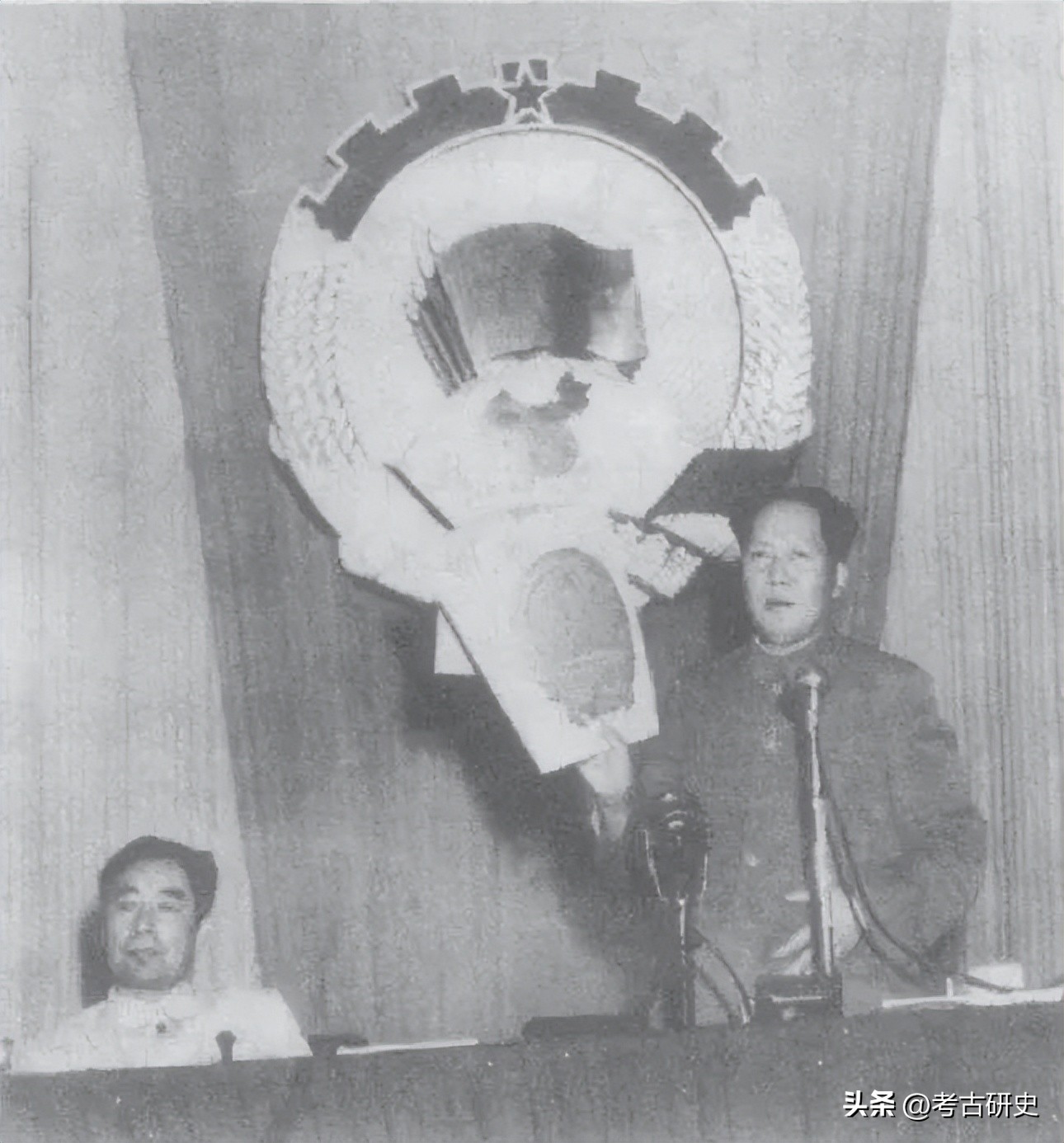 林徽因老公梁思成设计的国徽,梁思成林徽因首次设计的国徽