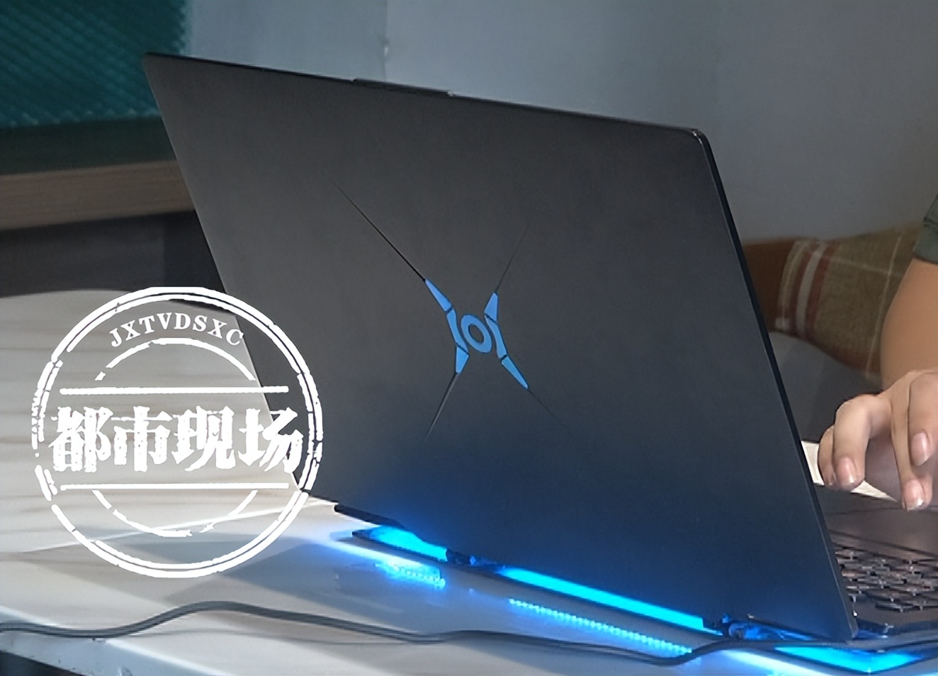 “华为荣耀游戏本”一年换2块主板，门店检测竟正常？消费者：荒谬