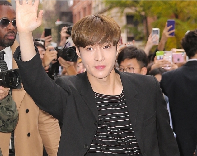 张艺兴说写不出好听歌的原因原版,张艺兴的歌为啥火不了