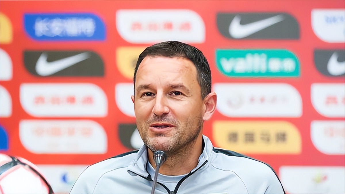 鎰熷姩涓浗鏉庨搧,鎰熷姩涓浗瓒崇悆鏁欑粌