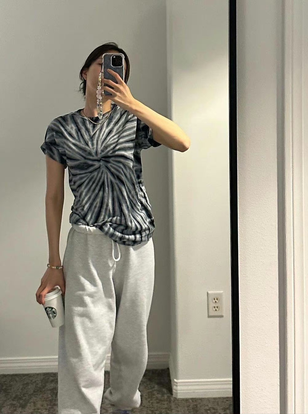 孙娜恩红毯造型,孙娜恩粉红色裙子