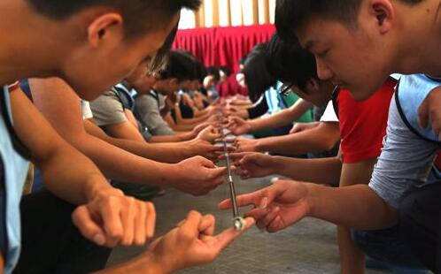 适合年轻人玩的团建小游戏,适合团建的小游戏冷门