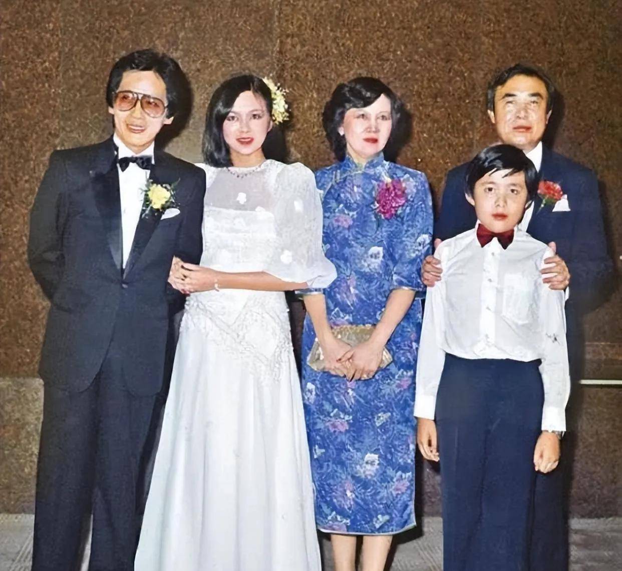 关之琳以往的几段恋情 (关之琳一共有几次婚姻)