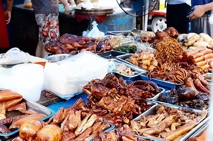 地摊日入9000？普工一年涨薪5元，年轻人逃离工厂是明智选择吗？