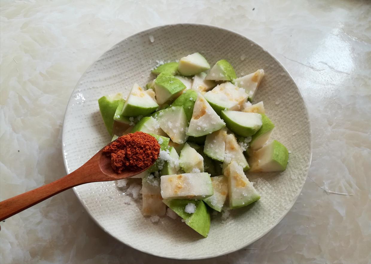 6月这水果2元1斤，每次遇到买一箱，简单一拌，营养又解馋