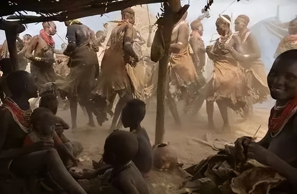 艾滋病最初发现于非洲猩猩，它是如何跨越物种传播到人身上的呢？