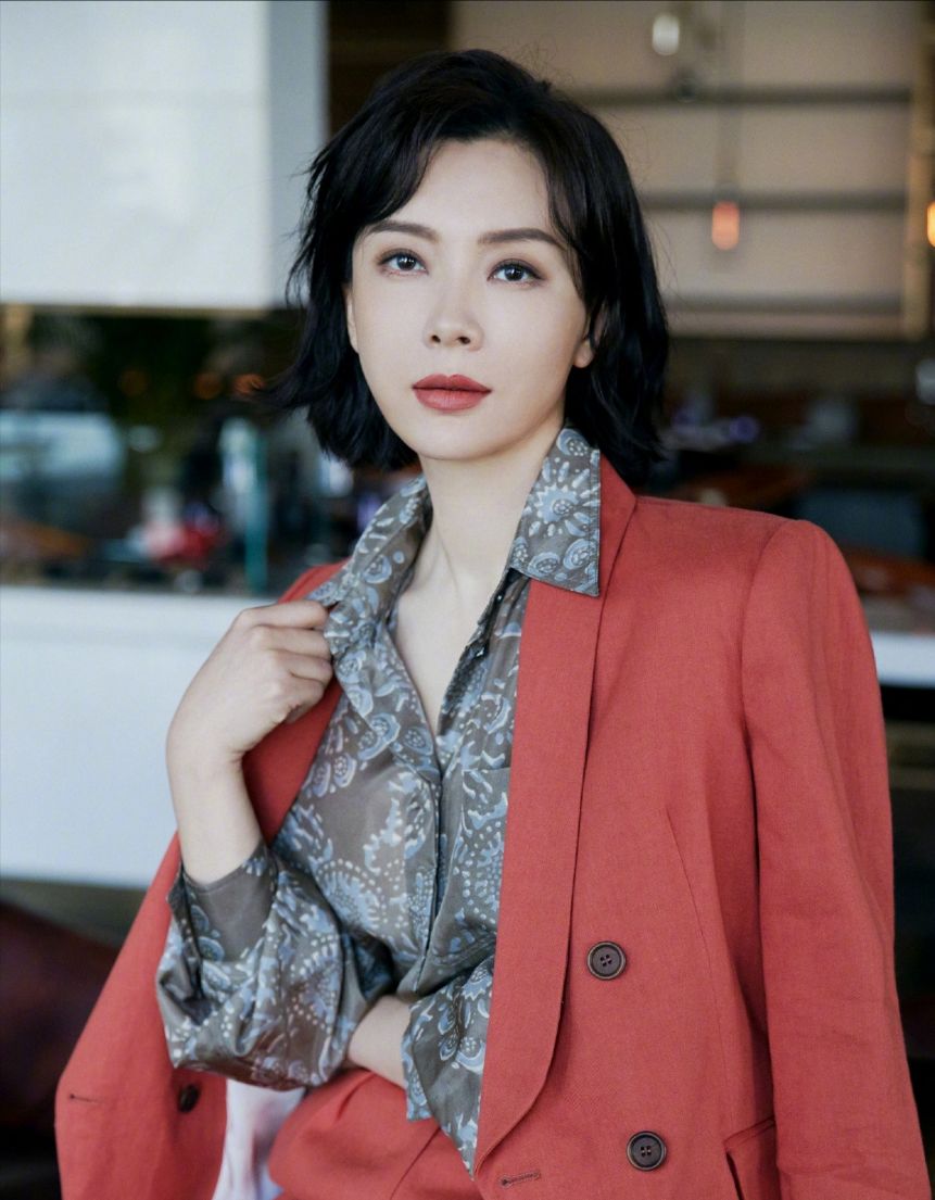 过年衣服女款高级上档次不要红色,过年衣服不要红色的