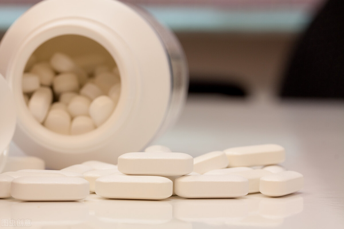 女52岁咳嗽咯血的ct诊断,老是咳嗽结果是肺脓肿