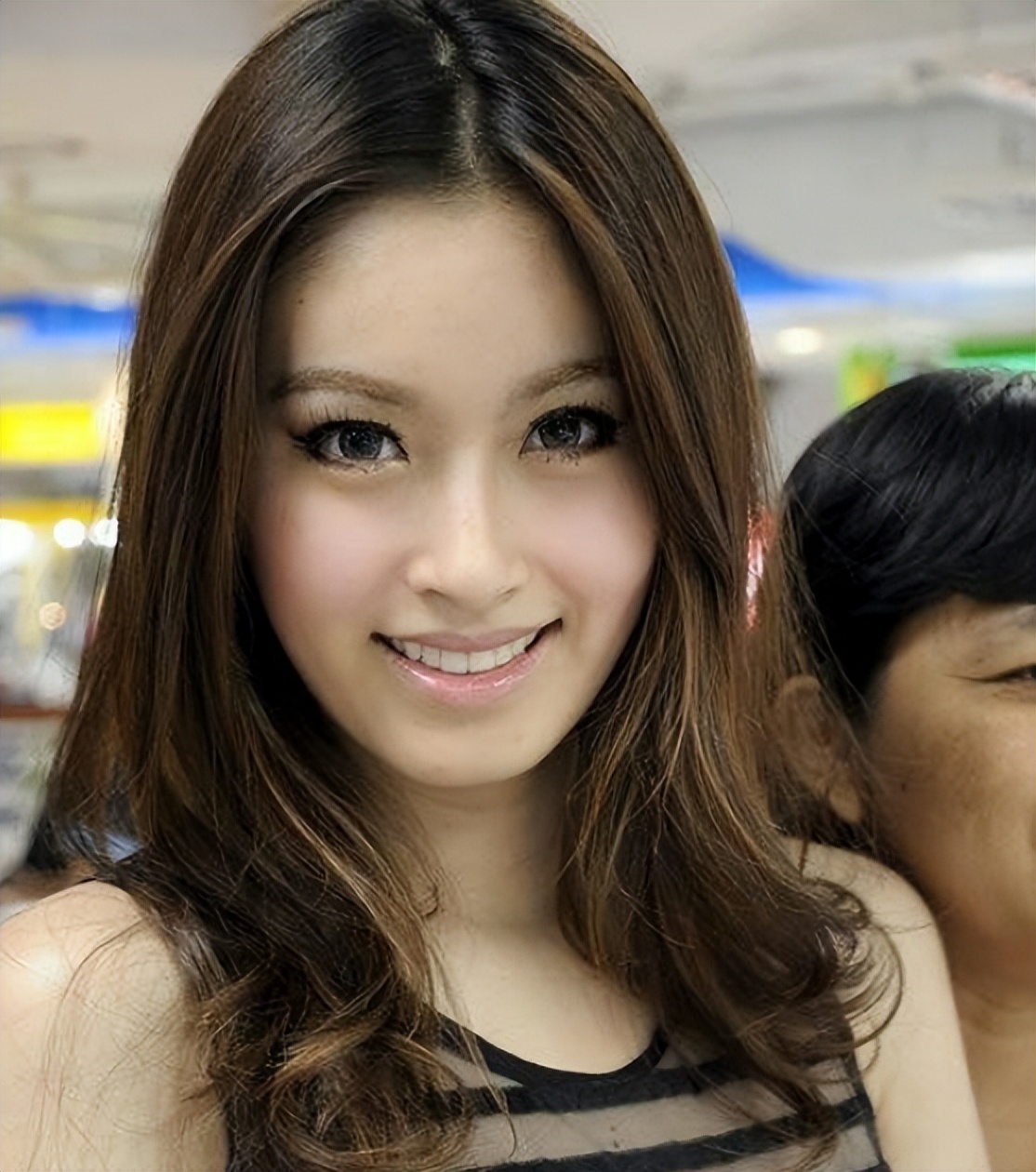 双性人苦恼无尽，下决心做女儿身结婚生子，从此走向完美人生