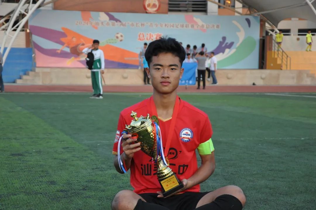 校园足球|汕头市第二中学黄鑫跃、郑铠敏：只有团队的赢才是赢