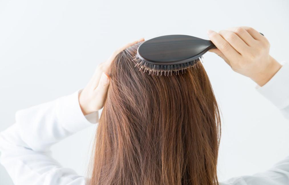 女性脱发的原因及解决方法,女性脱发比较严重防治方法