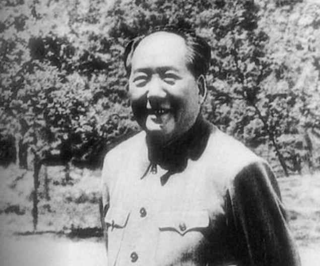 1961年毛主席在庐山开会，看到一位女舞蹈演员楞了：你好像我女儿