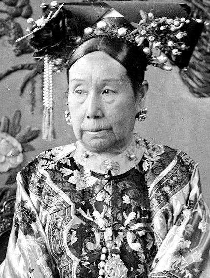 慈禧死后尸体为何不腐,慈禧遗体被扔棺外40天