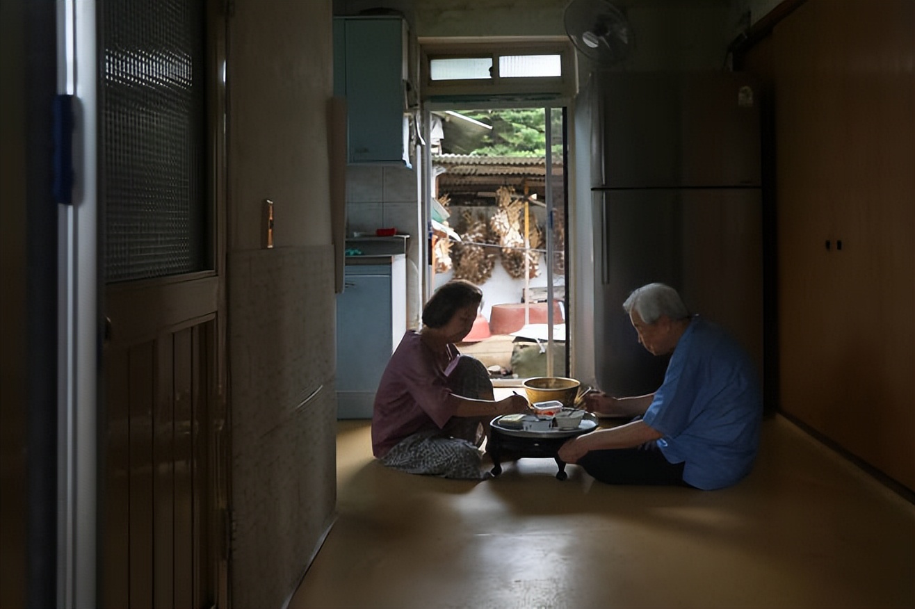 韩国人的养老现状,为什么韩国人喜欢到中国养老