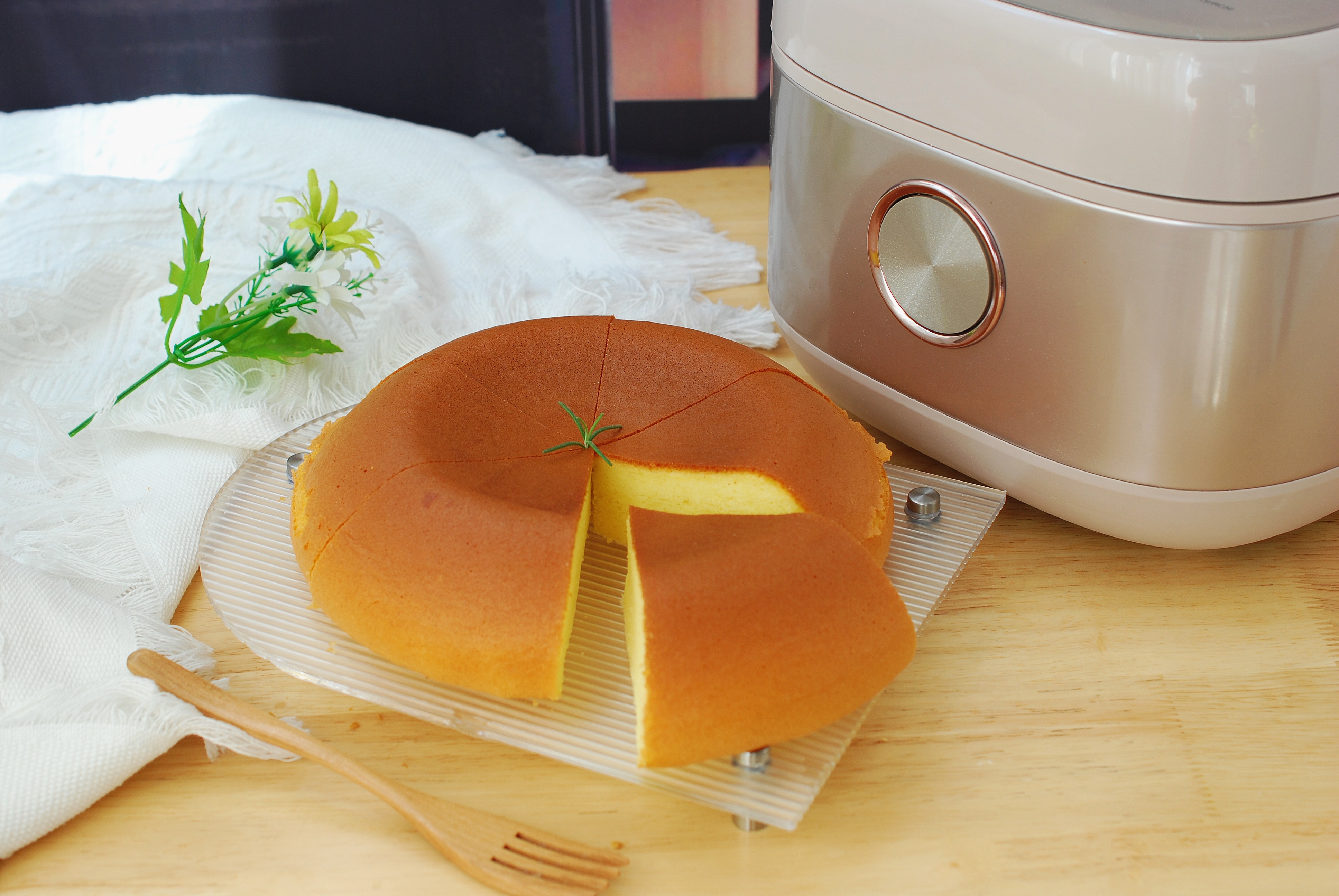 不用分蛋打发的纸杯蛋糕,不需要打发只用鸡蛋的电饭煲蛋糕