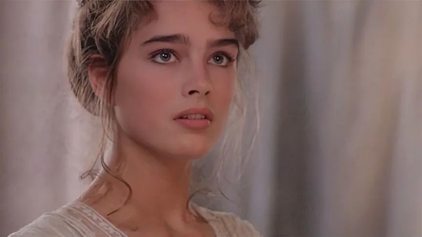 10岁全裸出镜，20岁声称自己仍是处女，“美国舒淇”的裸照风波！