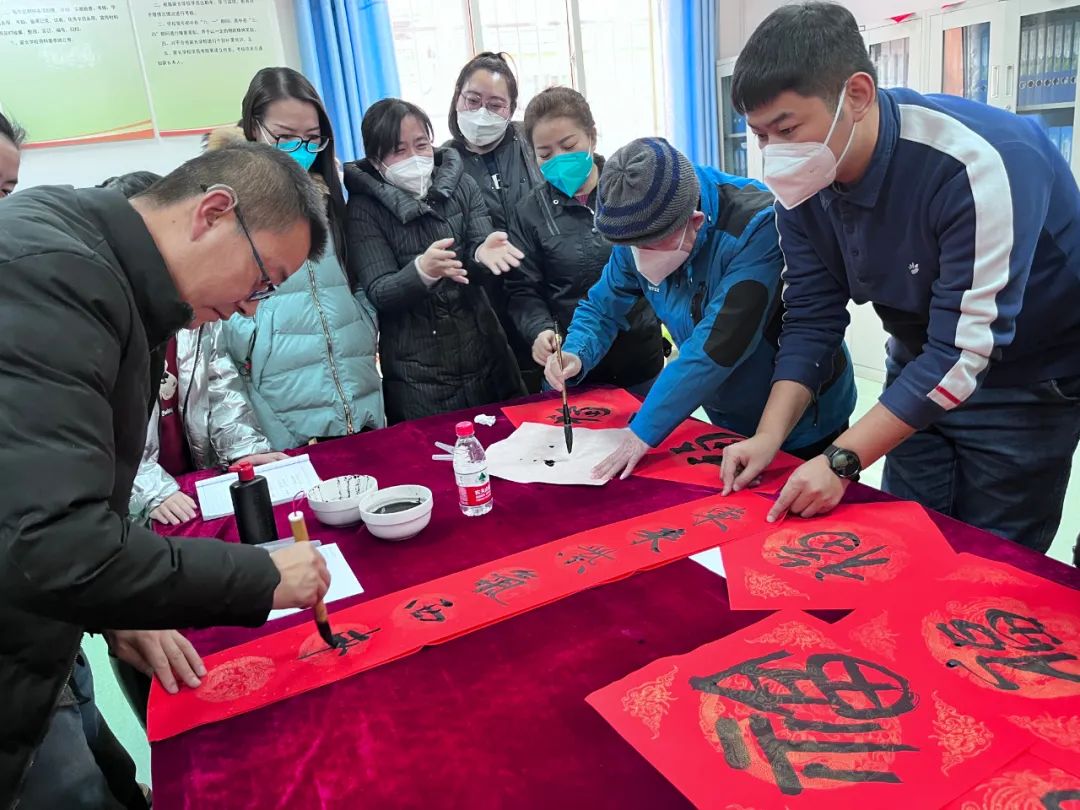 笔墨凝书香祝福送万家,笔墨凝书香浓浓爱国情