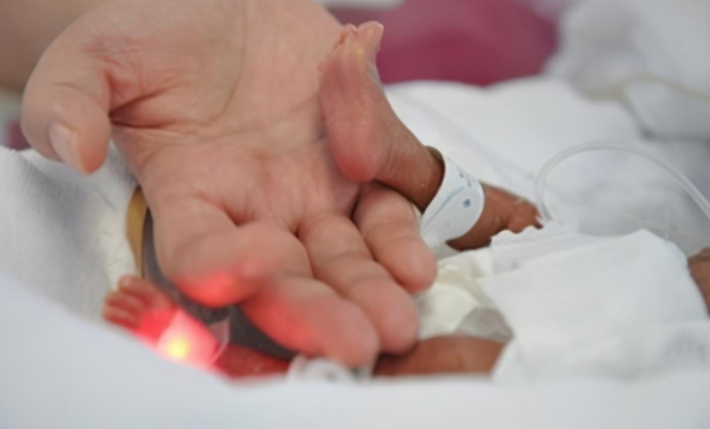 拇指姑娘出生时只有10公分,拇指姑娘出生时仅280克长大