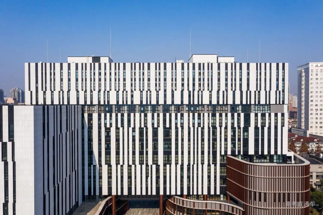 学院真的不如大学吗,学院一定不如大学吗