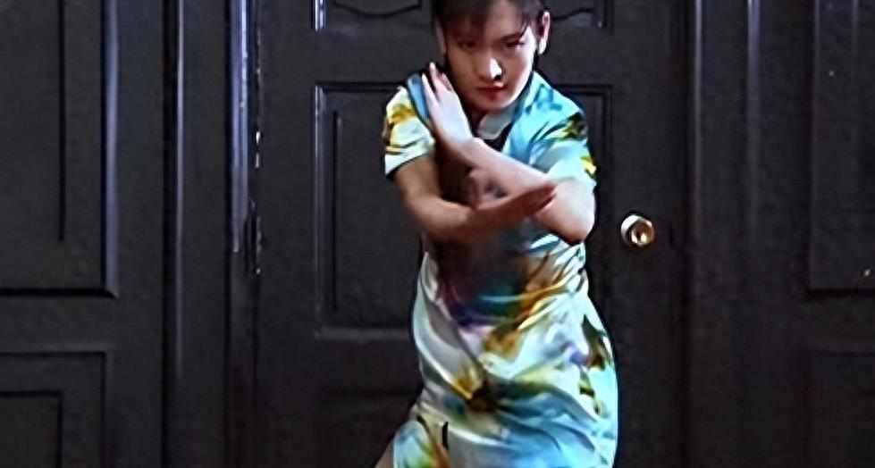 诱惑尼姑装，裤衩子外露，这些毁三观的操作，导演怕是个猪脑子吧