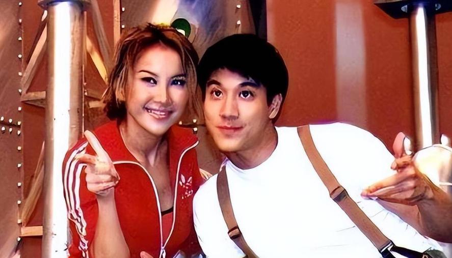 成龙发合照悼念李玟,成龙缅怀李玟