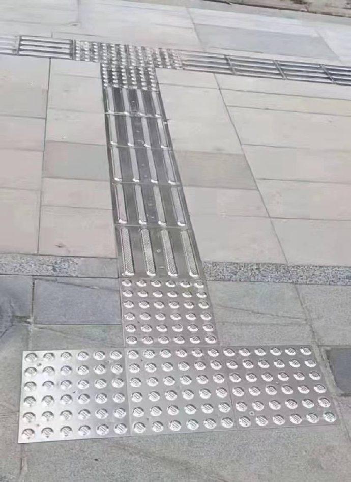 不锈钢盲道危害,不锈钢盲道怎样铺设