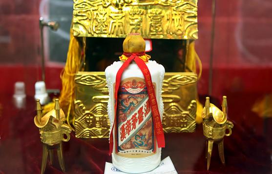 淄博一人“突发大财”:多位顾客餐后扔掉茅台瓶，服务员捡走卖了