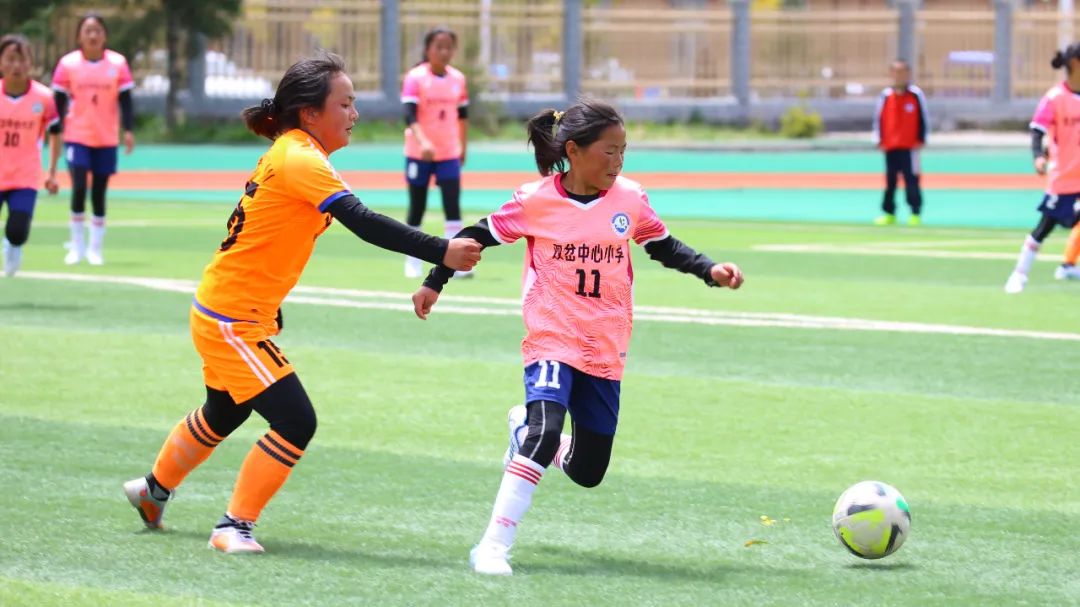 少年篮球赛场面,少年足球联赛视频