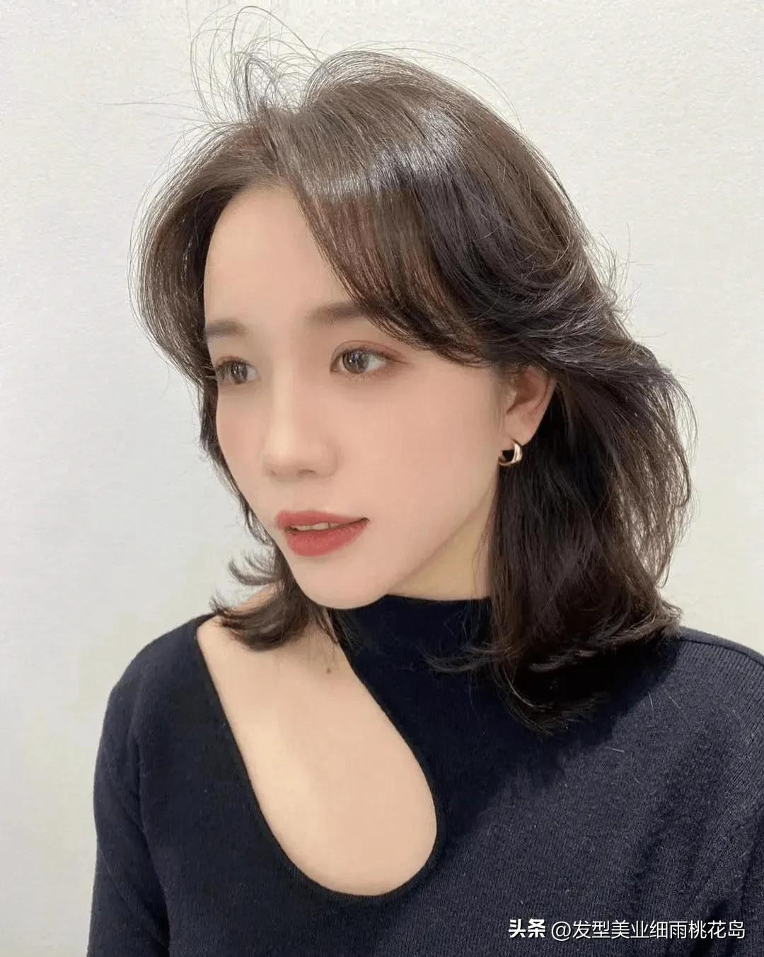 中年妇女中长发怎么烫好看,烫的中长发怎么扎好看