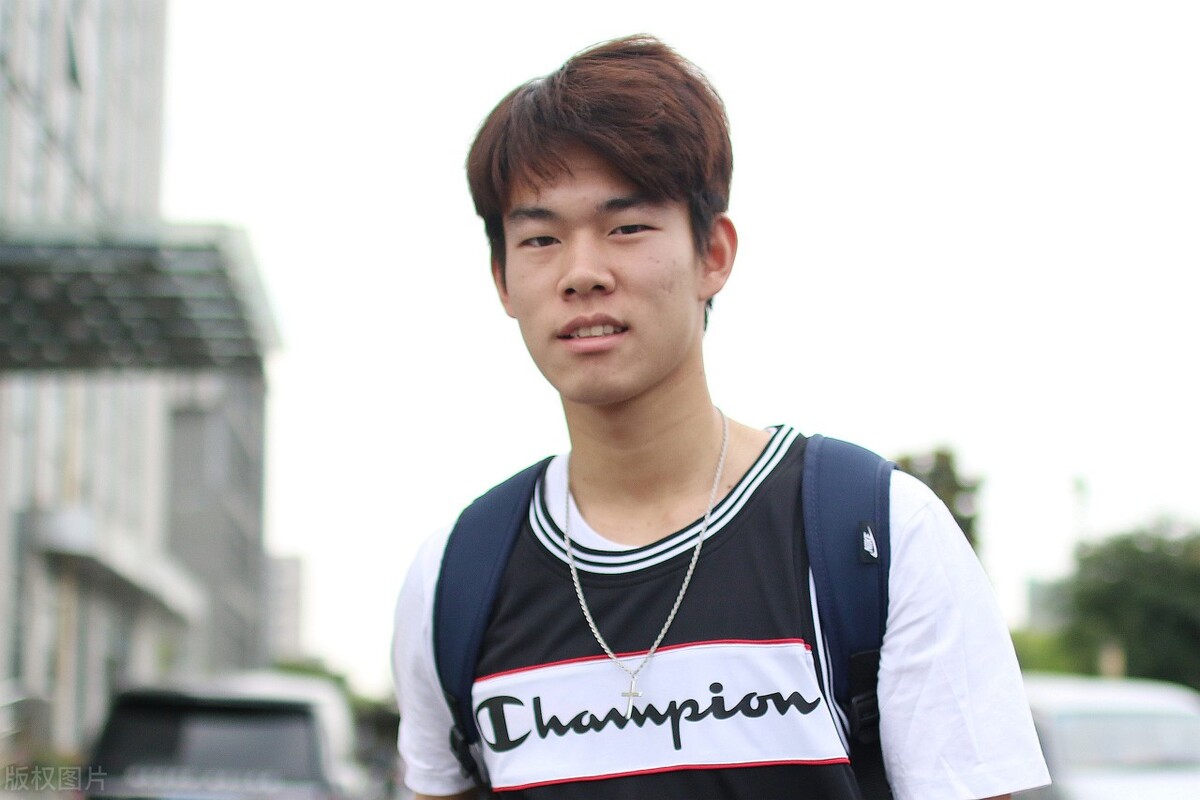 喜讯：中国男足新星登陆欧洲联赛！仅19岁，山东泰山做出让步。