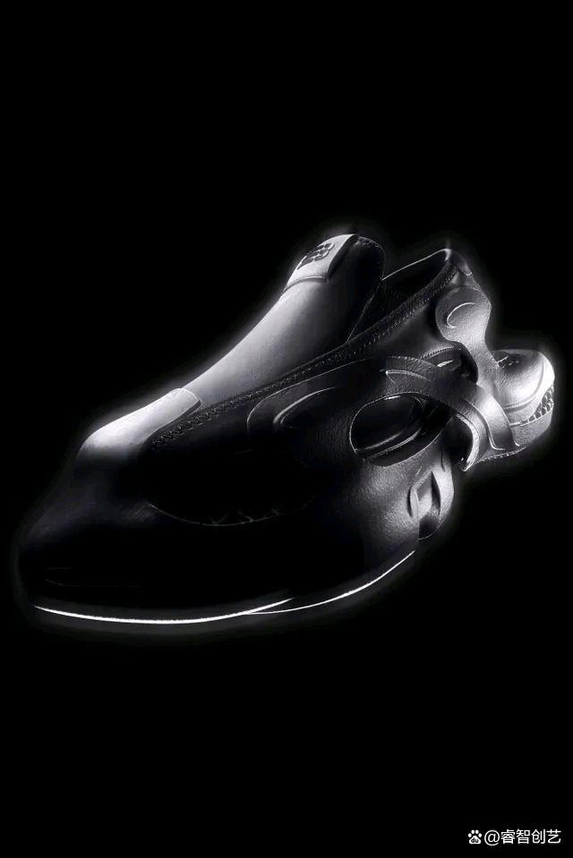 饥饿营销？NAMESAKE首款鞋履，造型前卫与可回收材质，日产三双