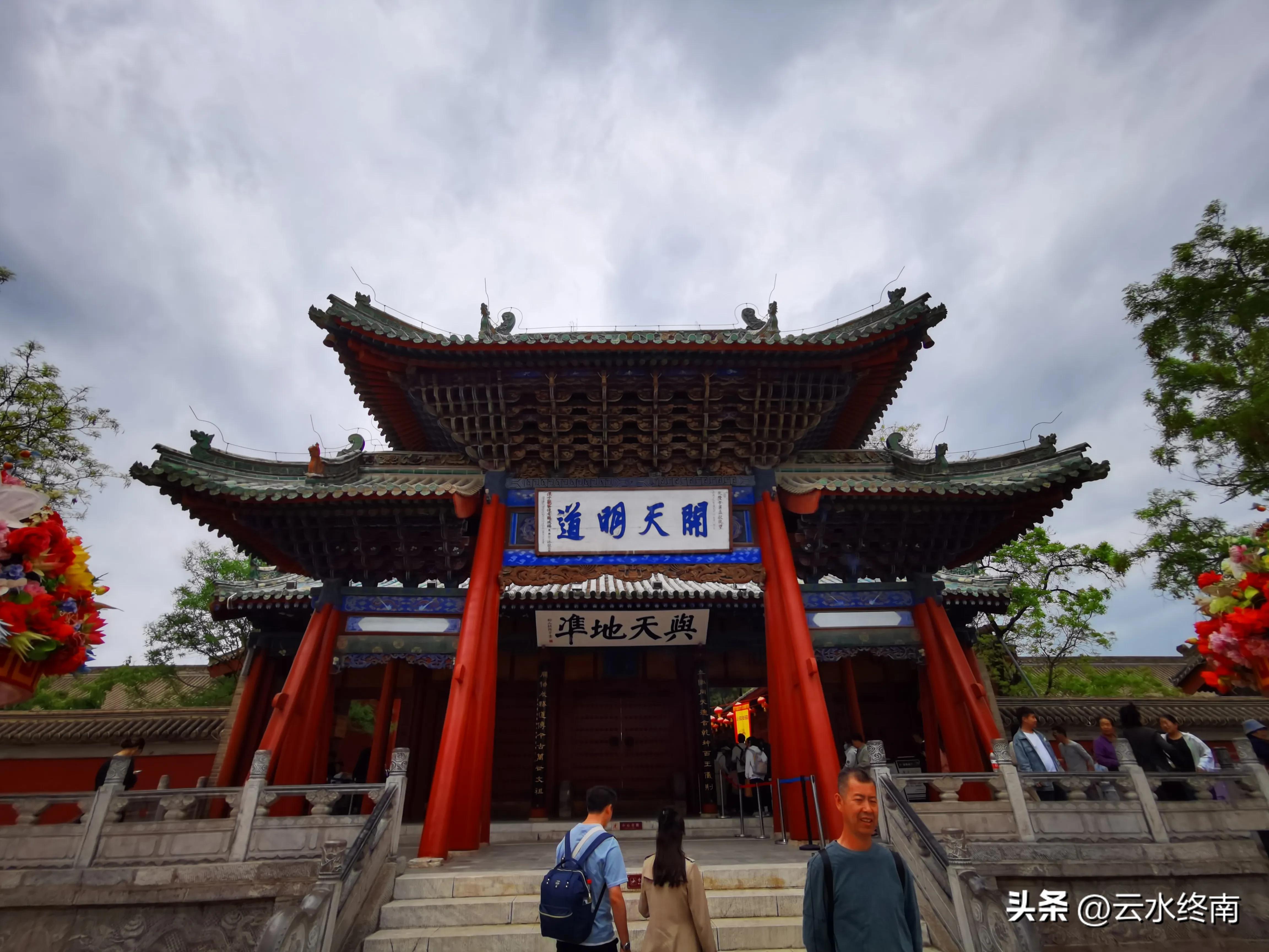 伏羲庙在市区吗,伏羲像伏羲庙