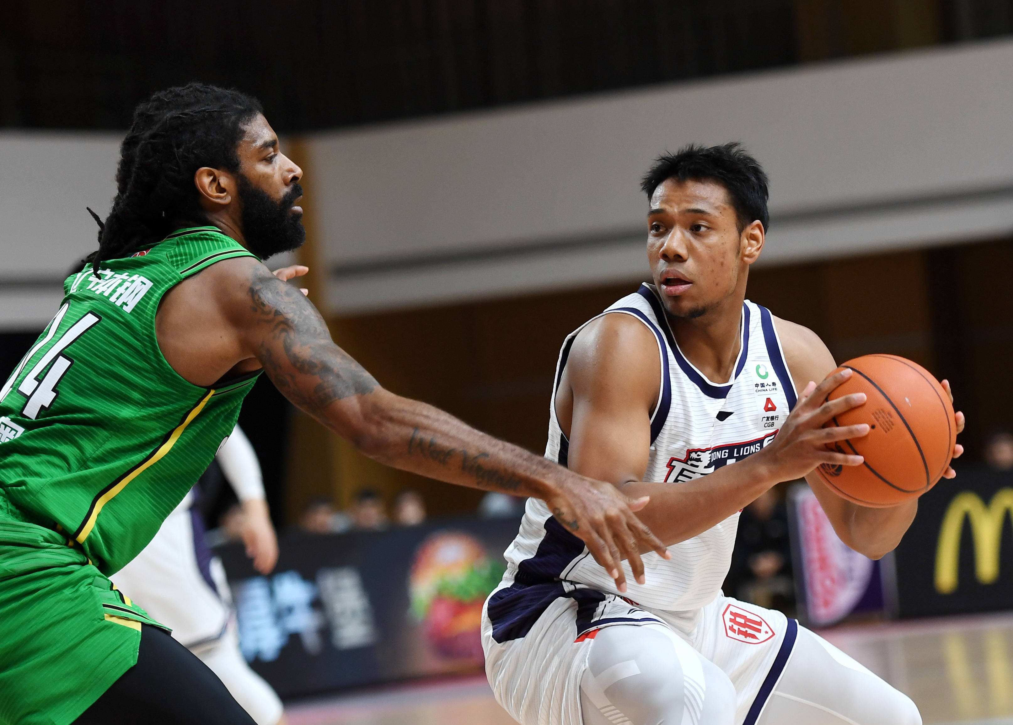 男篮国家队12人名单祝铭震,祝铭震是长得黑还是混血